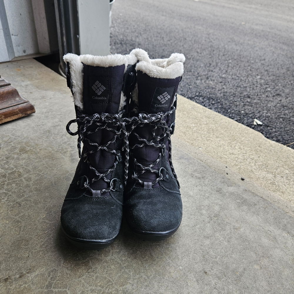Columbia Women's Black Quilted Winter Boots - Picture 2 of 7